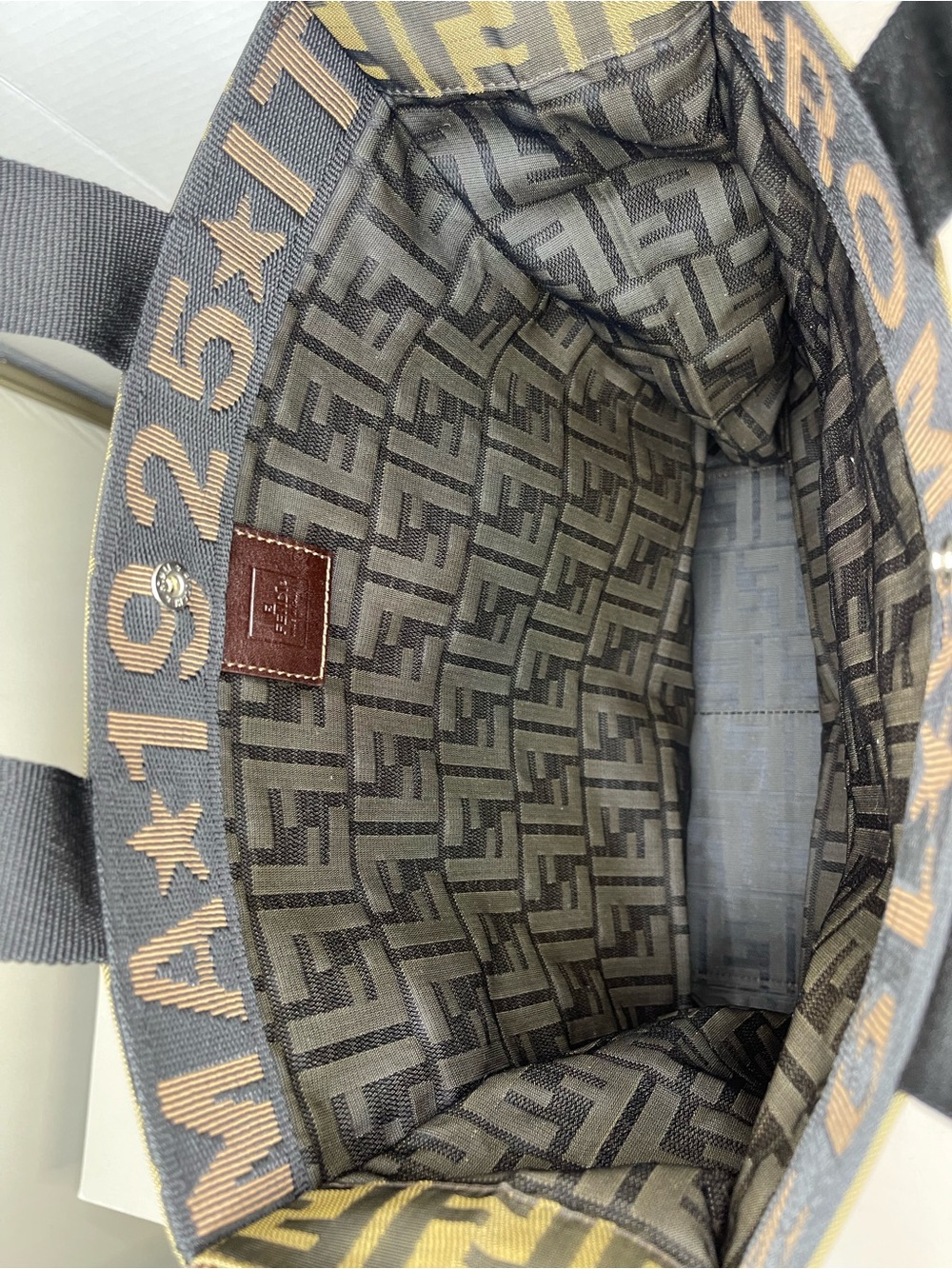 Fendi Zucca foldable tote bag - Picture 13 of 16